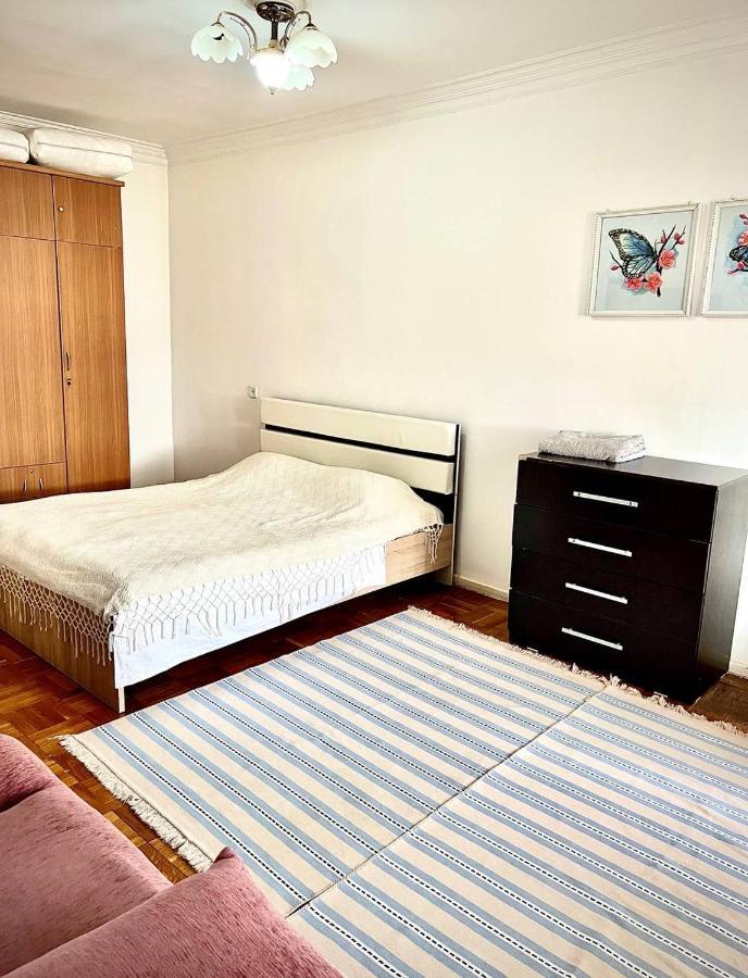 Cozy 2 Rooms Apartment In The Center, Free Wifi Dushanbe Bagian luar foto